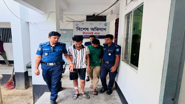 মিরসরাইয়ে মুরগি ব্যবসায়ীকে কুপিয়ে ডাকাতি,  ধারালো অস্ত্রসহ গ