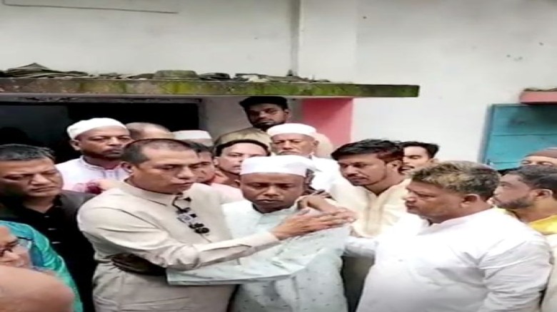 পটিয়ায় শোকাহত জায়হান পরিবারকে সান্তনা দিতে  এমপি এনাম।...