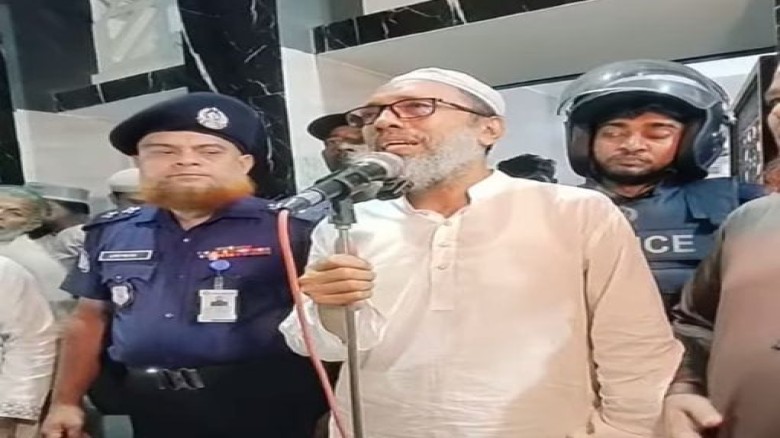 পটিয়ায় প্যারোলে মুক্তি পেয়ে মায়ের জানাজায় সাবেক মেয়র আইয়ুব বাবুল।...