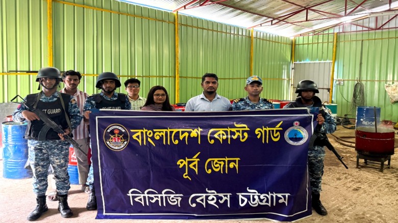 কর্ণফুলীতে ভেজাল লুব অয়েল কারখানায় অভিযান...
