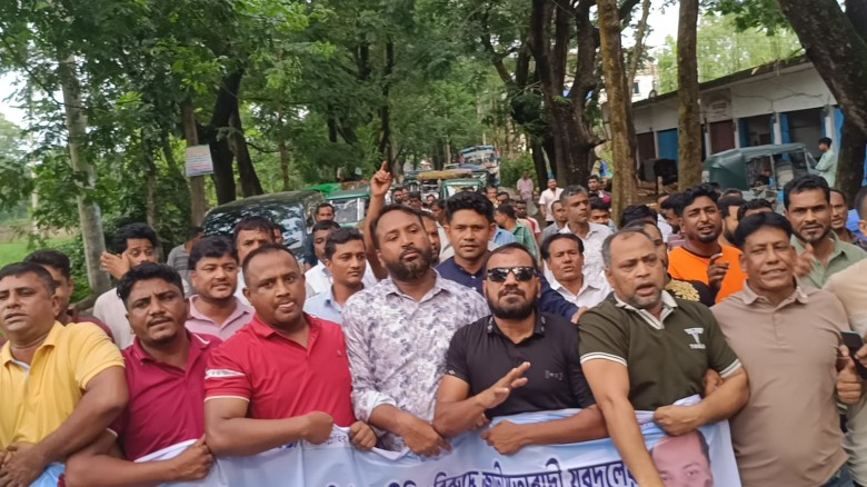 চন্দনাইশে সন্ত্রাস ও নৈরাজ্যের বিরুদ্ধে যুবদলের বিক্ষোভ ও প্