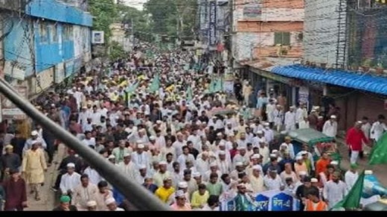 পটিয়া এমপির উপস্থিতিতে জশনে জুলুসে হাজারো মানুষের ঢল।