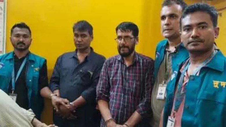 চট্টগ্রামে দুই লাখ টাকা ঘুস নেওয়ার সময় সাব-রেজিস্ট্রার আটক...