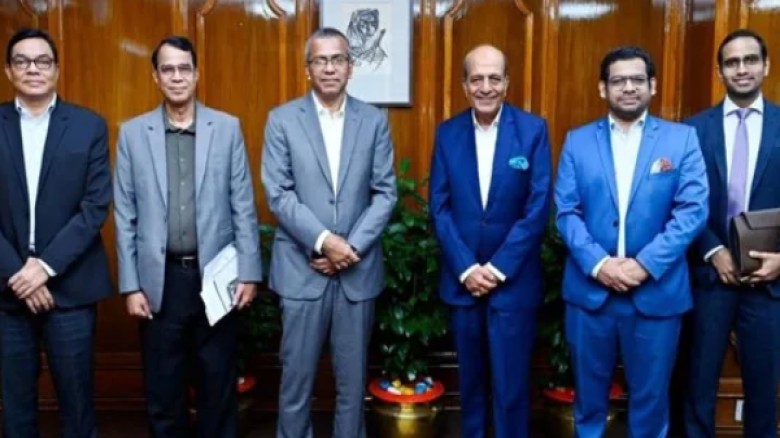বাংলাদেশ থেকে পণ্য আমদানি বাড়াতে ভারতকে গভর্নরের আহ্বান...