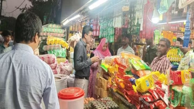 বোয়ালখালীতে পলিথিন বিক্রির কারনে ২৫ হাজার টাকা জরিমানা