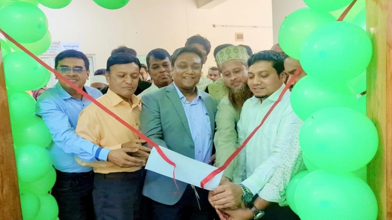 লোহাগাড়ায় ট্রমা সেন্টারে ডিজিটাল এক্সরে মেশিন স্হাপন