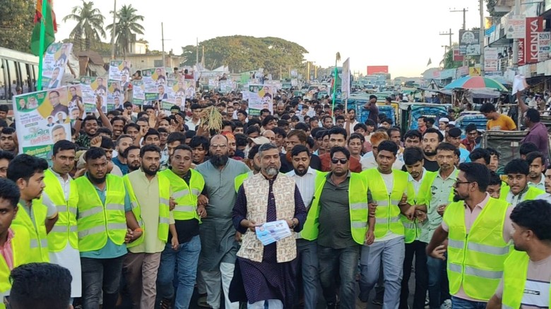 চন্দনাইশে বিএনপি নেতা শফিকুল ইসলাম রাহী'র লিফলেট বিতরণ ও গণস