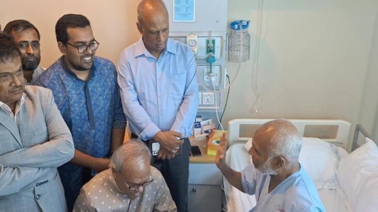 গুলিবিদ্ধ বিএনপিপ্রার্থী এরশাদকে দেখতে হাসপাতালে রিজভী