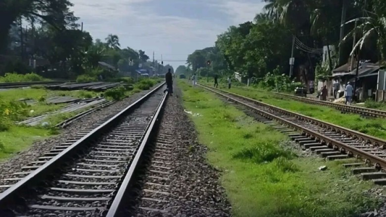 ট্রেনে কাটা পড়ে অজ্ঞাত বৃদ্ধের মৃত্যু