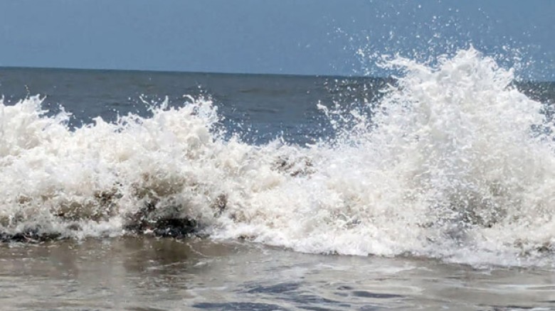 বঙ্গোপসাগরে নিম্নচাপ বন্দরে সংকেত