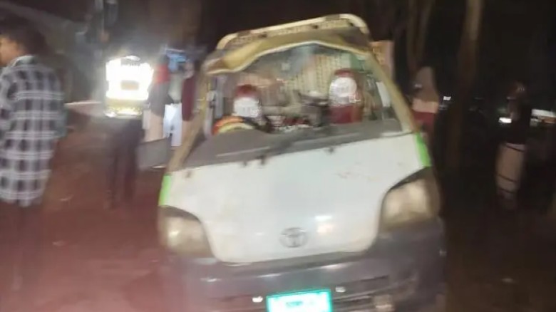 সীতাকুণ্ডে পিকআপ উল্টে দুই পানচাষি নিহত