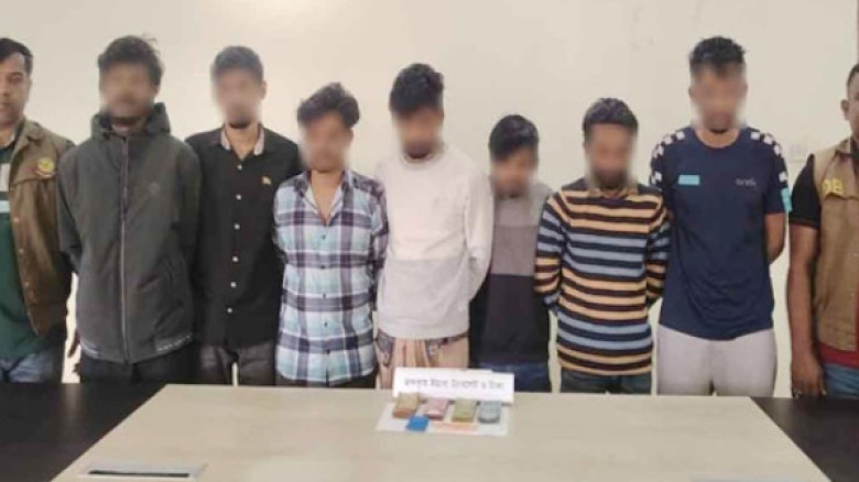 চট্টগ্রামে মাদক ও ছিনতাই চক্রের ৭ সদস্য গ্রেপ্তার