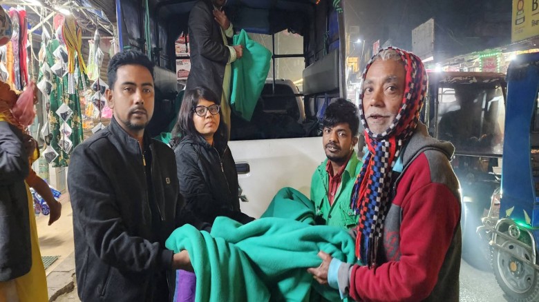 শীতার্ত মানুষের পাশে উপজেলা প্রশাসন বোয়ালখালী