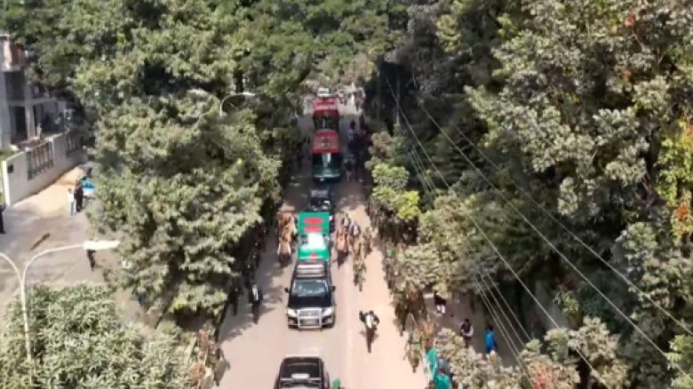 মানিক মিয়া অ্যাভেনিউয়ের পথে খালেদা জিয়ার কফিন