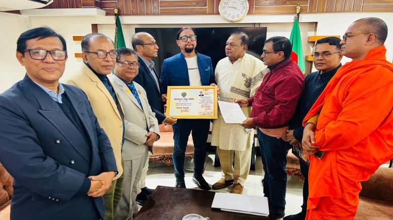 বাংলাদেশ বৌদ্ধ সমিতির নেতৃবৃন্দ মেয়র ডা. শাহাদাত হোসেনের সঙ্