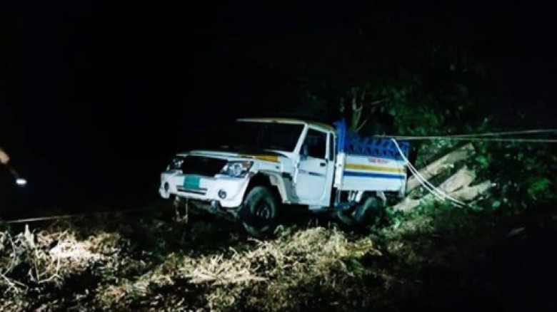 কাপ্তাইয়ে পিকআপ খাদে পড়ে প্রাণ গেল ২ শ্রমিকের