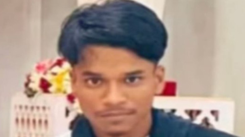 হাটহাজারীতে বাইক থেকে ছিটকে পড়া আরোহীর ট্রাকচাপায় মৃত্যু