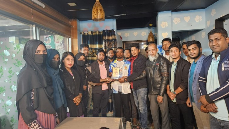 সাঁতারু হাফিজুর রহমানকে লংগদু স্টুডেন্টস ফোরামের সংবর্ধনা