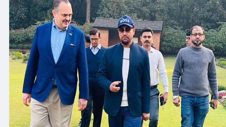 চট্টগ্রামে দ্বিতীয় বিশ্বযুদ্ধের সমাধি পরিদর্শনে আমেরিকার রাষ