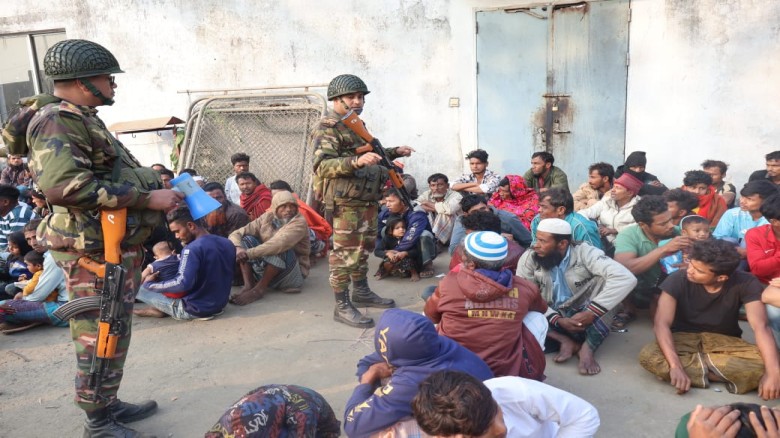 চন্দনাইশ দোহাজারী বার্মা কলোনিতে যৌথ বাহিনীর অভিযানে ৩শ ৪৫ জ