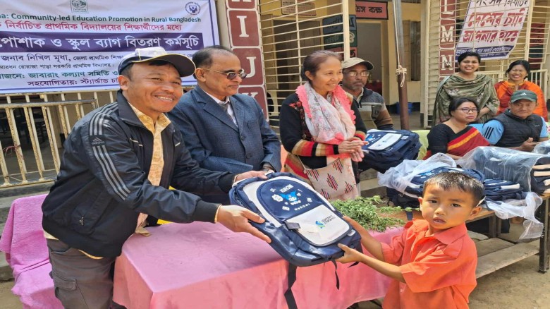 খাগড়াছড়িতে জাবারাং কল্যাণ সমিতির উদ্যোগে শিশুদের মাঝে শিক্ষা