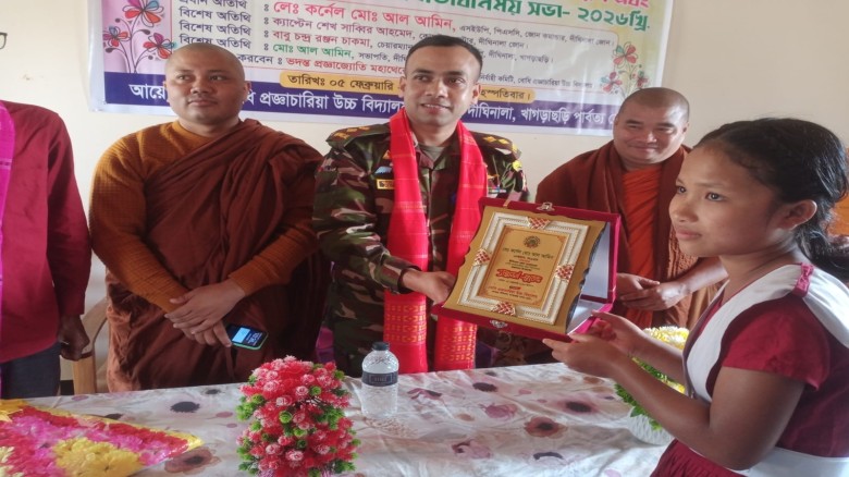 খাগড়াছড়িতে সেনাবাহিনীর মতবিনিময় ও শিক্ষার্থীদের মাঝে বই, 