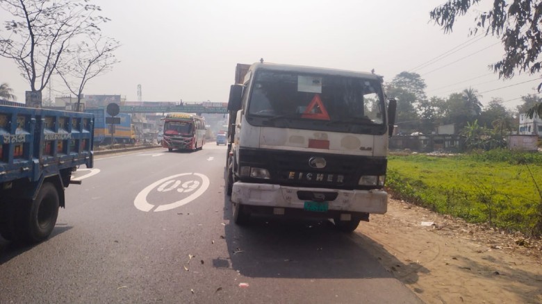 মিরসরাইয়ে স্ক্র্যাপবাহী লরির চাপায় বৃদ্ধ নিহত