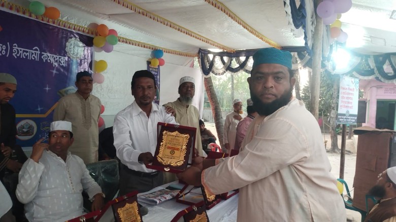 হাফেজ হয়ে দস্তারে ফজিলত পেল ১৪ শিক্ষার্থী, সম্মাননায় ভূষিত গর্বিত মা–বাবা...