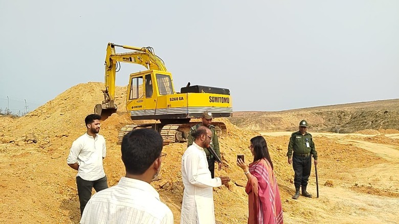 মিরসরাইয়ে অবৈধ বালু উত্তোলনর বিরুদ্ধে ভ্রাম্যমাণ আদালতের অভি