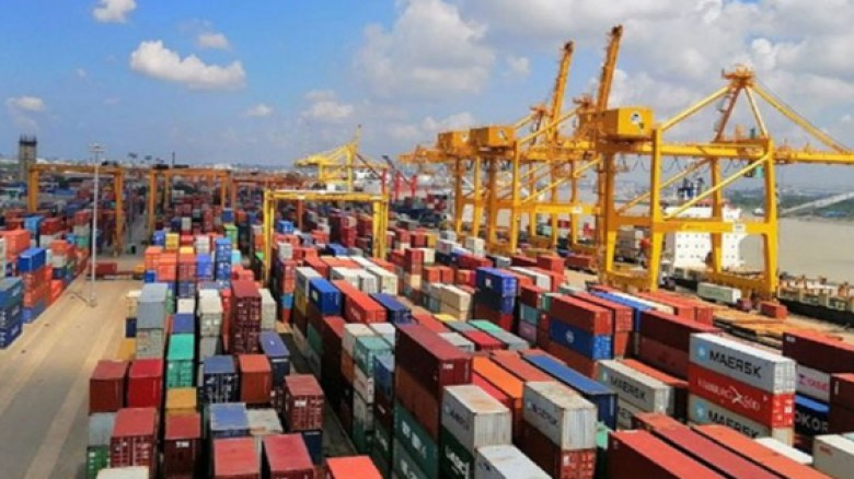 চট্টগ্রাম বন্দরে ৬ জাহাজ থেকে জ্বালানি খালাস শুরু