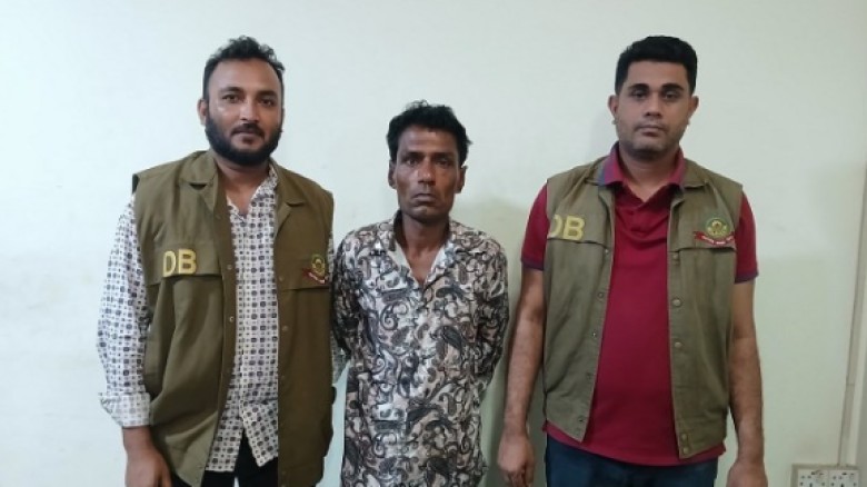 একাধিক মামলার চিহ্নিত আসামি খোকন ডিবির হাতে গ্রেপ্তার