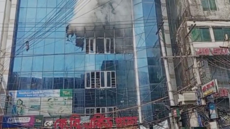 টেরিবাজারে মার্কেটে আগুন, নিঃশ্বাস নিতে না পেরে ২ জনের মৃত্য