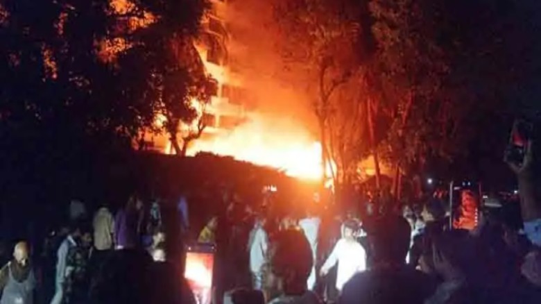 চট্টগ্রামে বস্তিতে আগুন, পুড়ে ছাই ৩০ ঘর