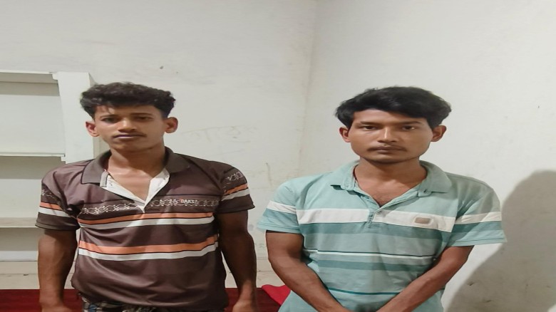 চন্দনাইশে একটি একনলা বন্দুক সহ দুই সন্ত্রাসী আটক