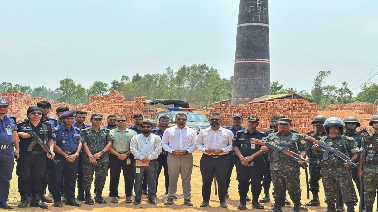 চন্দনাইশে অবৈধ ইটভাটার বিরুদ্ধে অভিযান: ৫টি অবৈধ ইটভাটাকে ২০