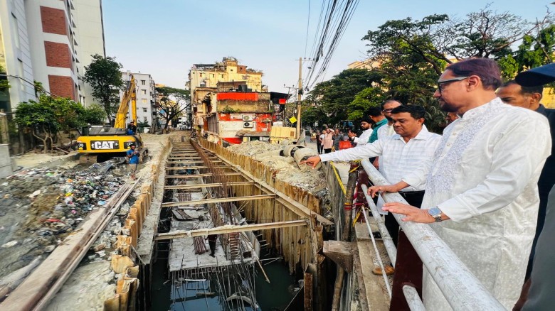 স্থায়ীভাবে জলাবদ্ধতামুক্ত হচ্ছে প্রবর্তক মোড় এলাকা: মেয়র