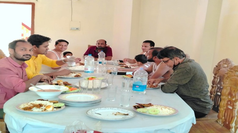 বাঁশখালী প্রেস ক্লাবের আয়োজনে ঐতিহ্যবাহী পান্তা-ইলিশ ও সাংস্