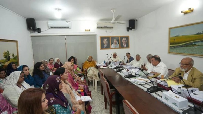 গুলশান কার্যালয়ে কর্মব্যস্ত সময় পার করছেন প্রধানমন্ত্রী, চলছ