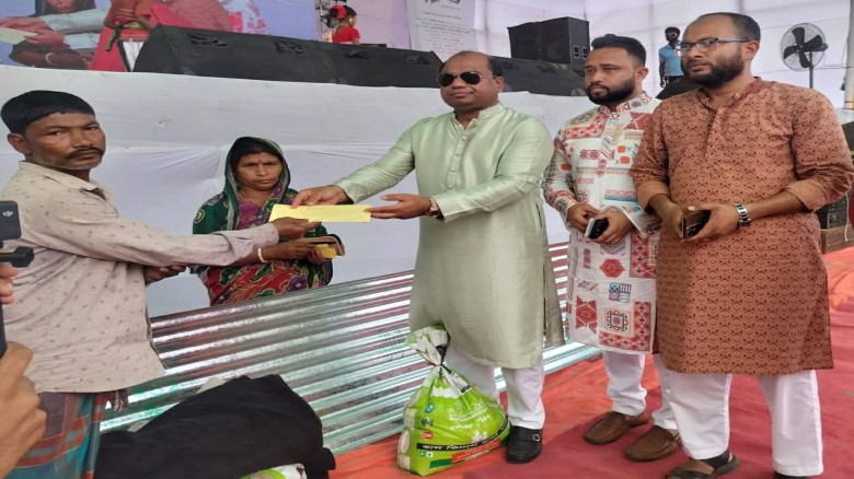 চন্দনাইশে খোলা আকাশের নিচে থাকা সুকুমার-স্বপ্ন দম্পতি পেলেন 