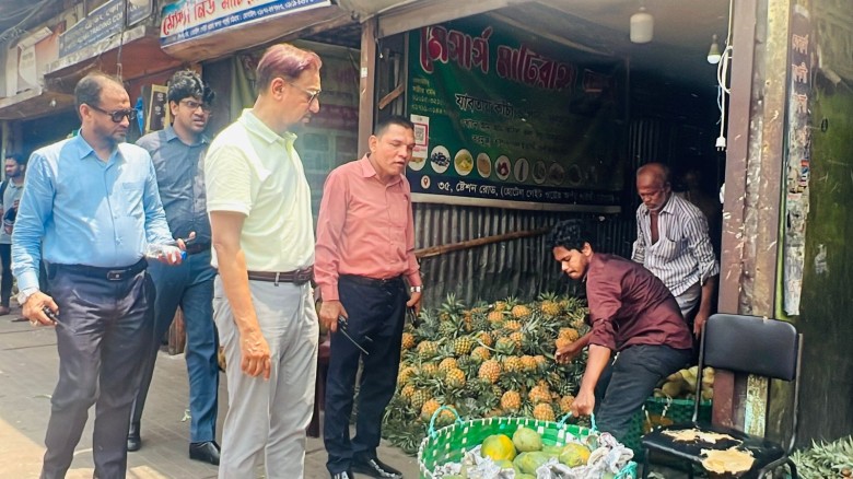 স্টেশন রোডে অবৈধ দখল বন্ধে কঠোর হুশিয়ারি: মেয়র ডা. শাহাদাত হোসেন...