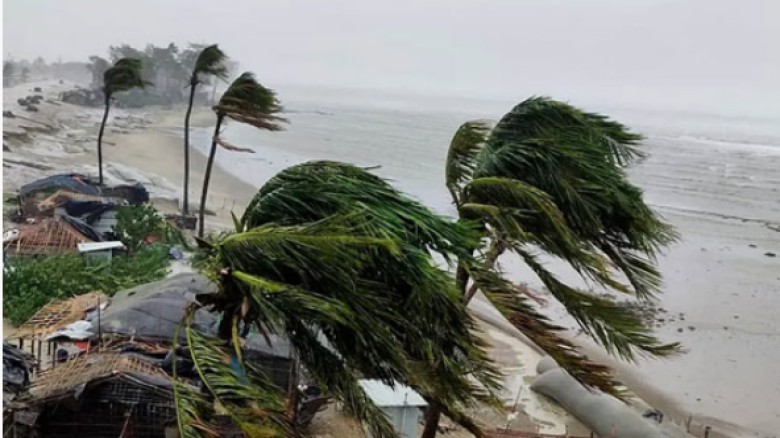 রাতে চট্টগ্রামসহ ১১ অঞ্চলে ৮০ কিলোমিটার বেগে ঝড়ের আভাস