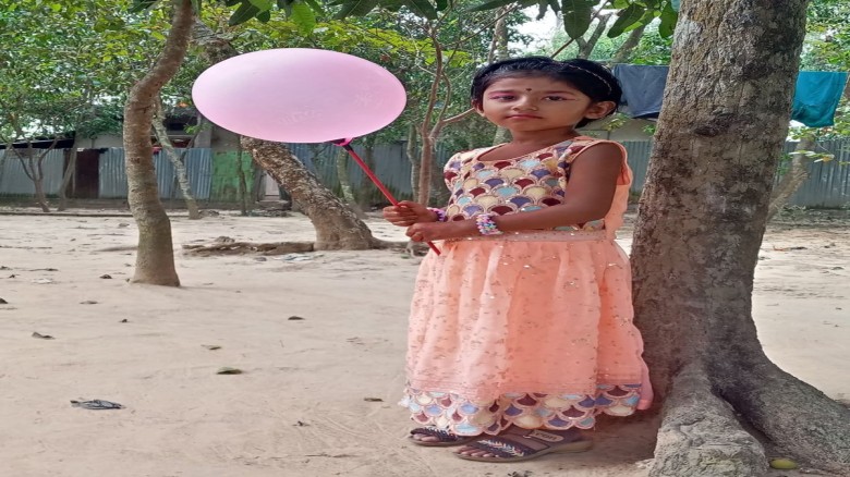 চট্টগ্রামের মিরসরাইয়েবেপরোয়া বাসের  ধাক্কায় প্রাণ গেল স্কুল 