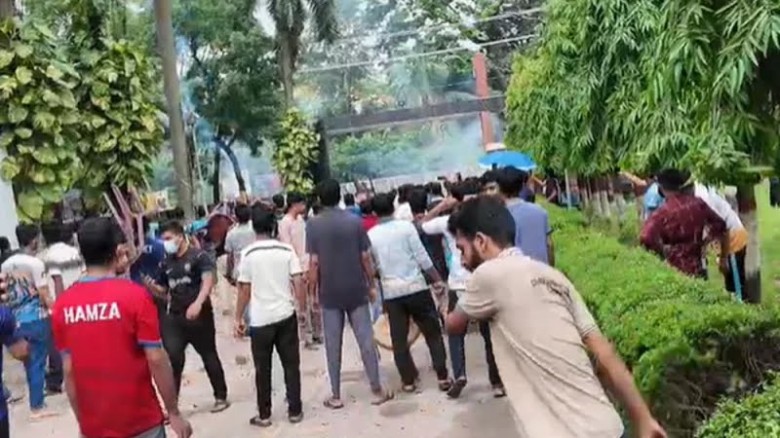 ভিসি ইস্যুতে ডুয়েট রণক্ষেত্র, আহত ১৫