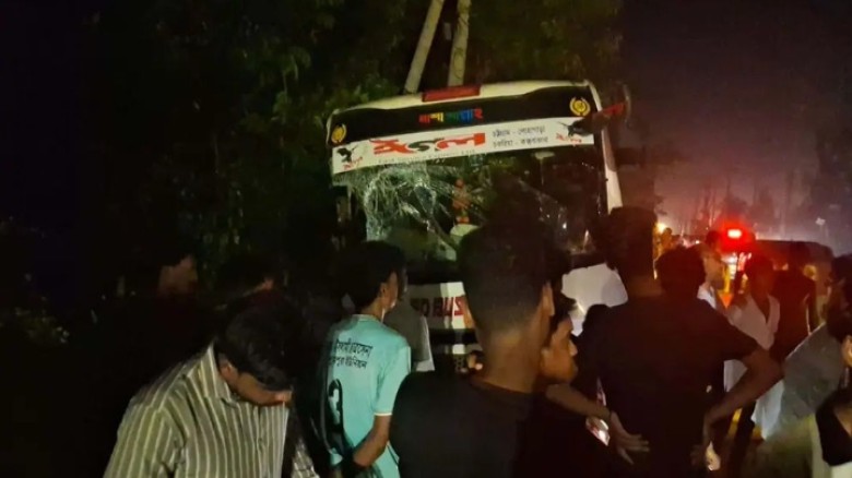 চট্টগ্রামের কর্ণফুলীতে বাস-লেগুনা সংঘর্ষে নিহত ৩