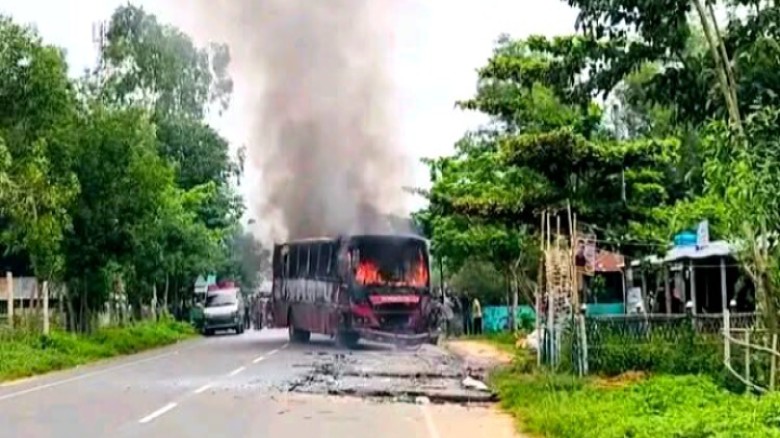 ফটিকছড়িতে দুর্ঘটনায় বাবা-ছেলে নিহত, বিআরটিসি বাসে আগুন