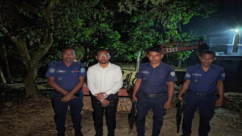 বাঁশখালীত গভীর রাতে পাহাড় কেটে সাবাড়, প্রশাসনের অভিযানে এক্স