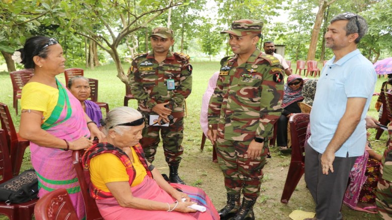 অসহায় পরিবারকে ঢেউটিন ও রোগীদের আর্থিক সহায়তা দিল দীঘিনালা জ