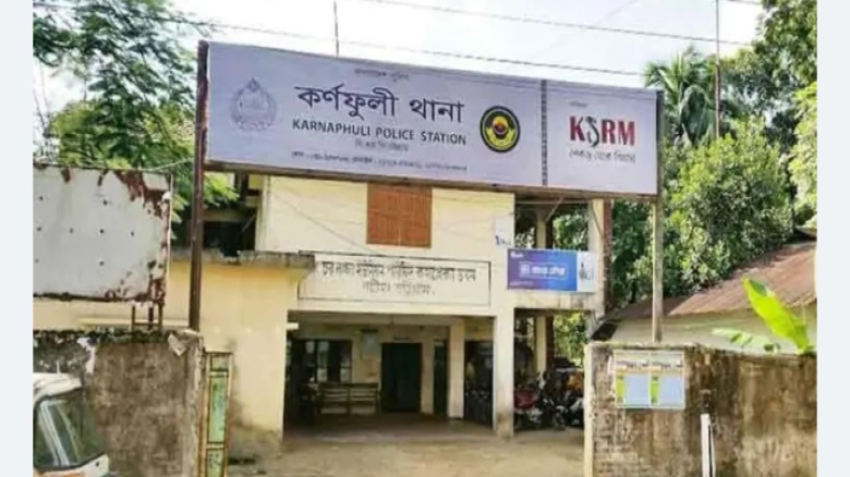 চট্টগ্রামে পিস্তল ভেবে ‘রিভলবার লাইটার’সহ ৪ জনকে আটক করল পুল