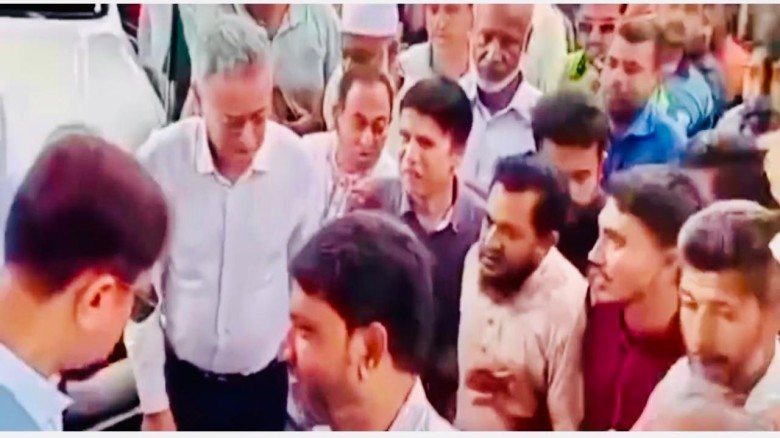 সল্টগোলা রেলক্রসিং স্ট্যান্ড  রোডে সুইস গেটের উদ্বোধন...