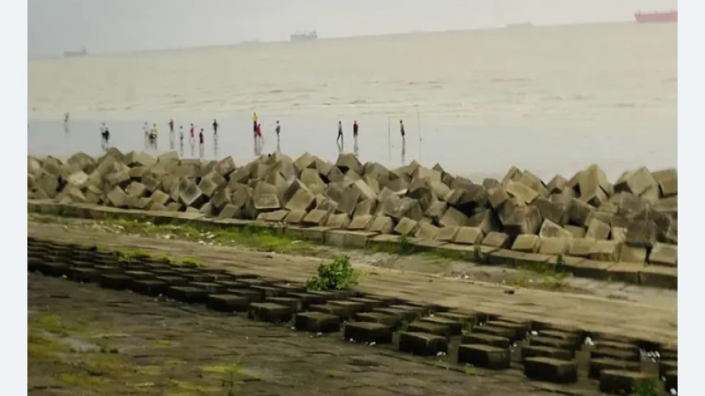 আনোয়ারার উপকূলে ভেসে এল অজ্ঞাত ব্যক্তির মরদেহ